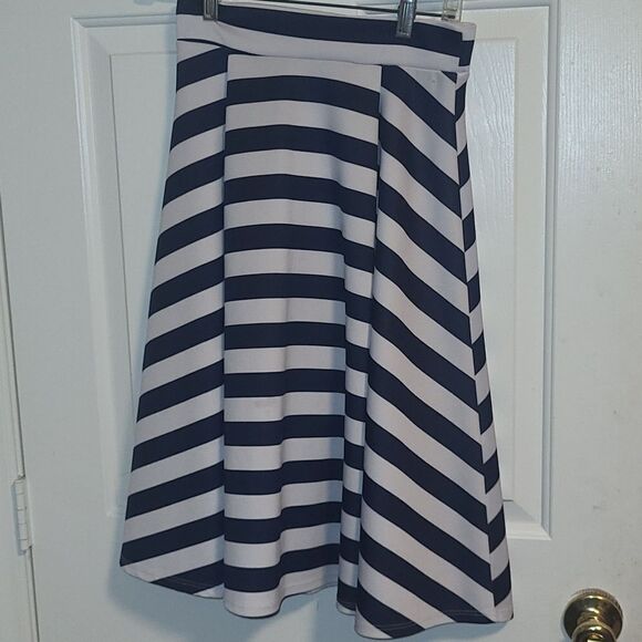 Silhouette NYC Navy and White Flare Skirt size small - Picture 1 of 4